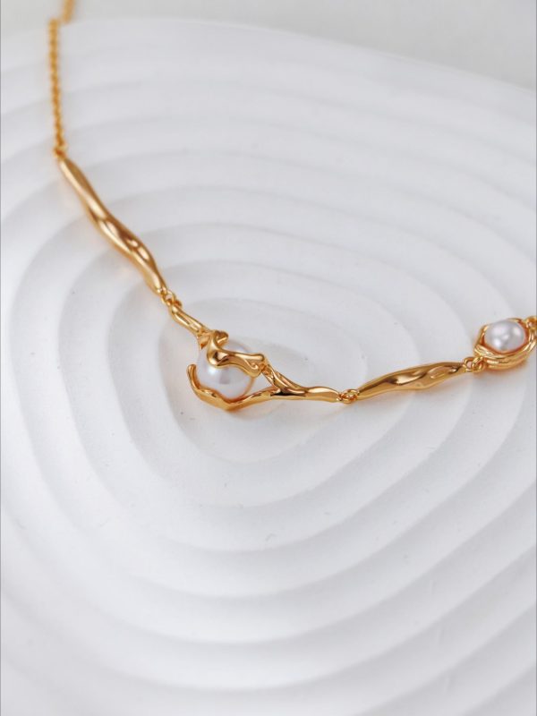 Streamlined Metal Pearl Necklace - 图片 4